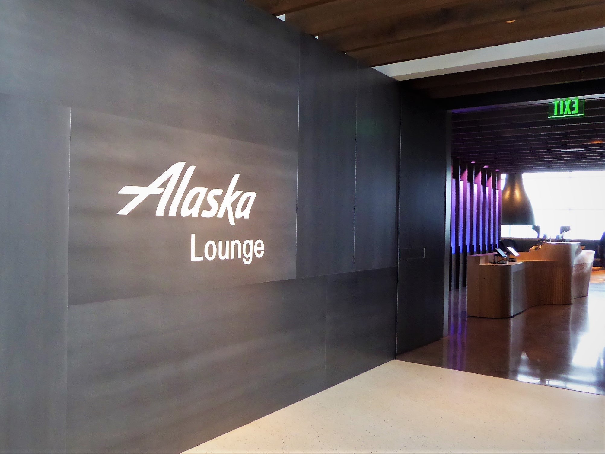 1_Alaska Lounge entry - Harriet Baskas