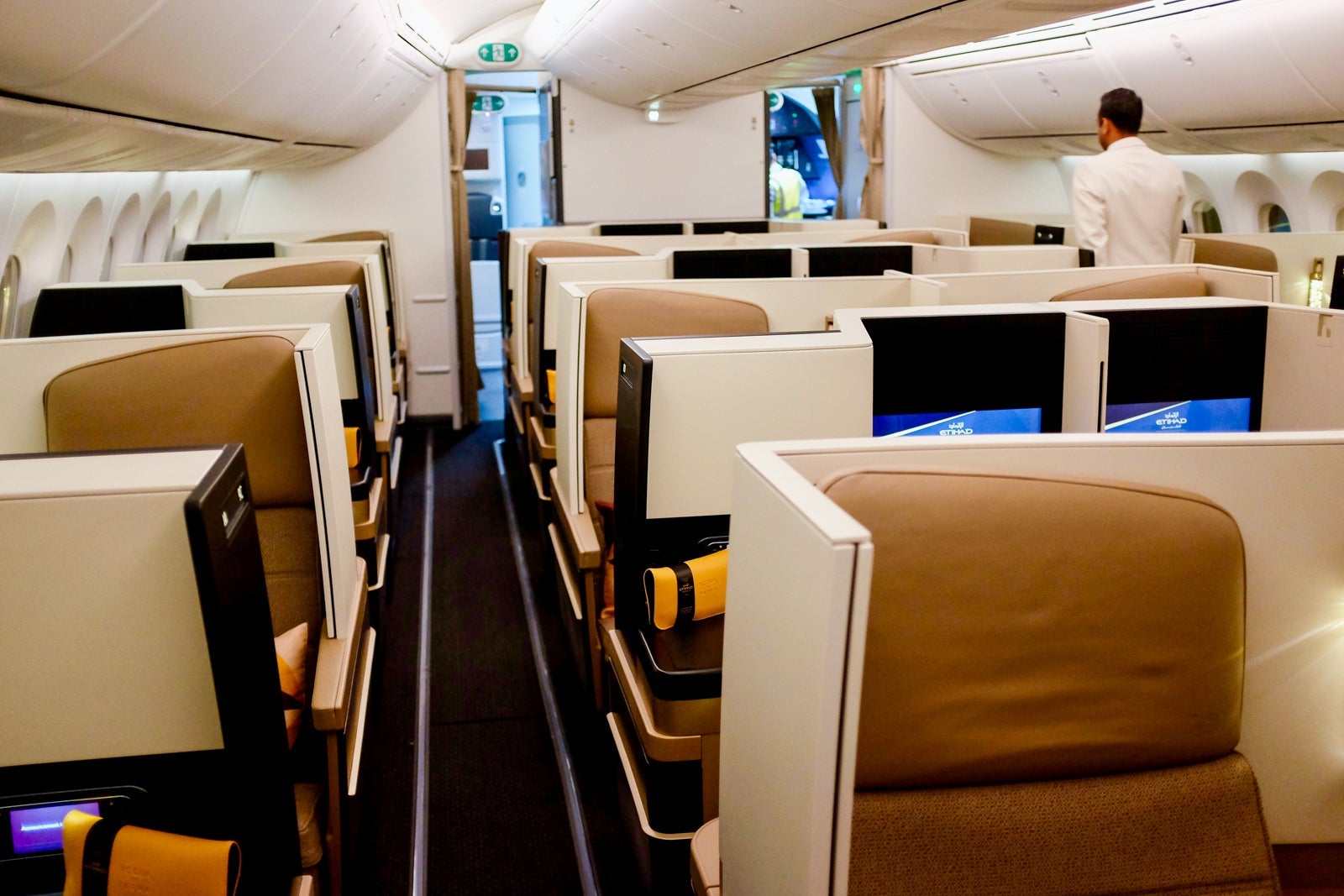 Etihad 787-9 Business Class AUH to KUL Review