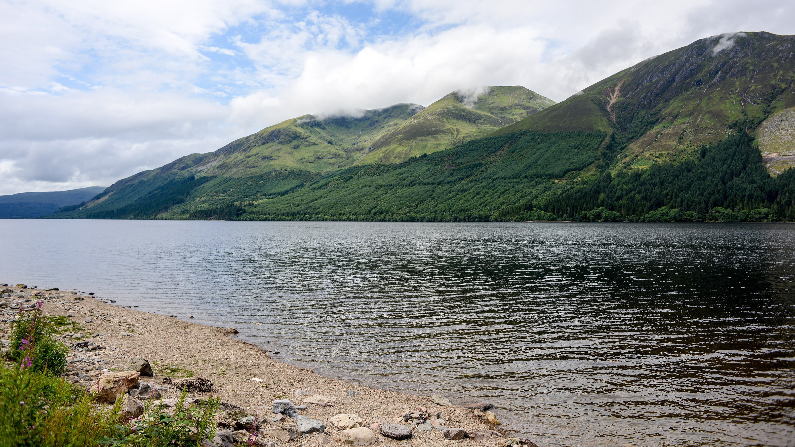 Loch-Lomond-National-Park-Scotland-Banks