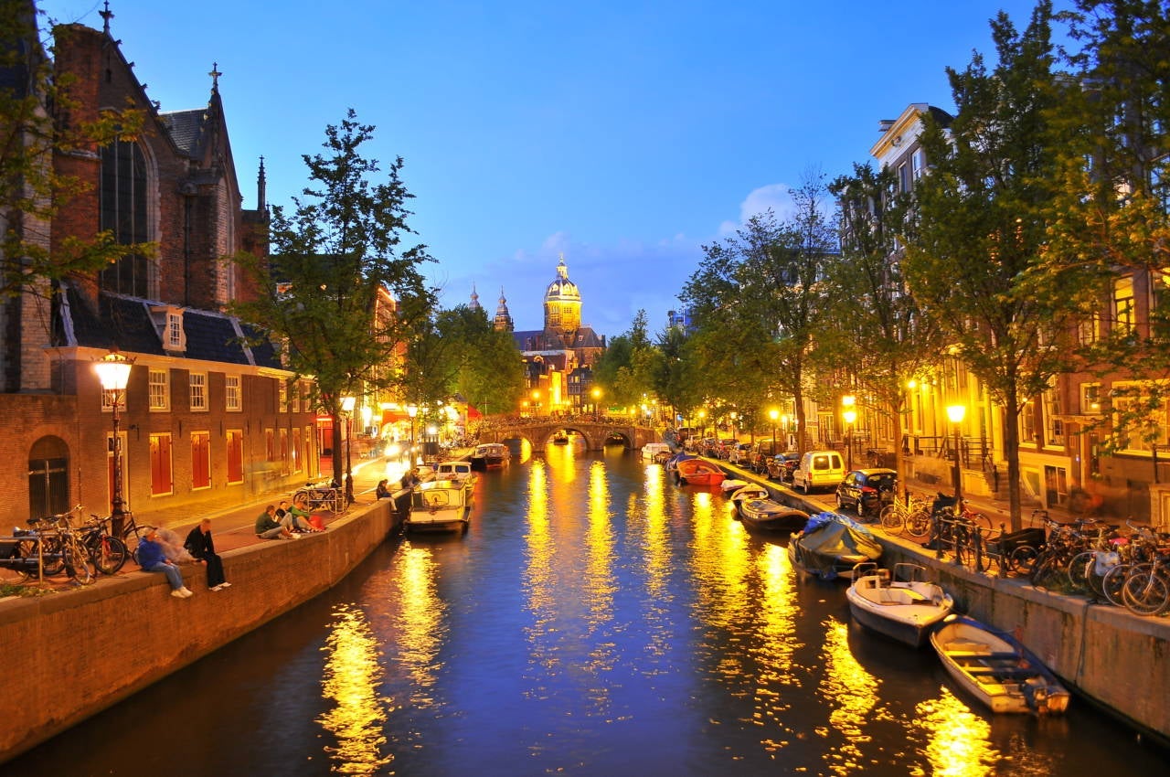 Amsterdam-Canal-Juan-Rubiano-e1534880013578