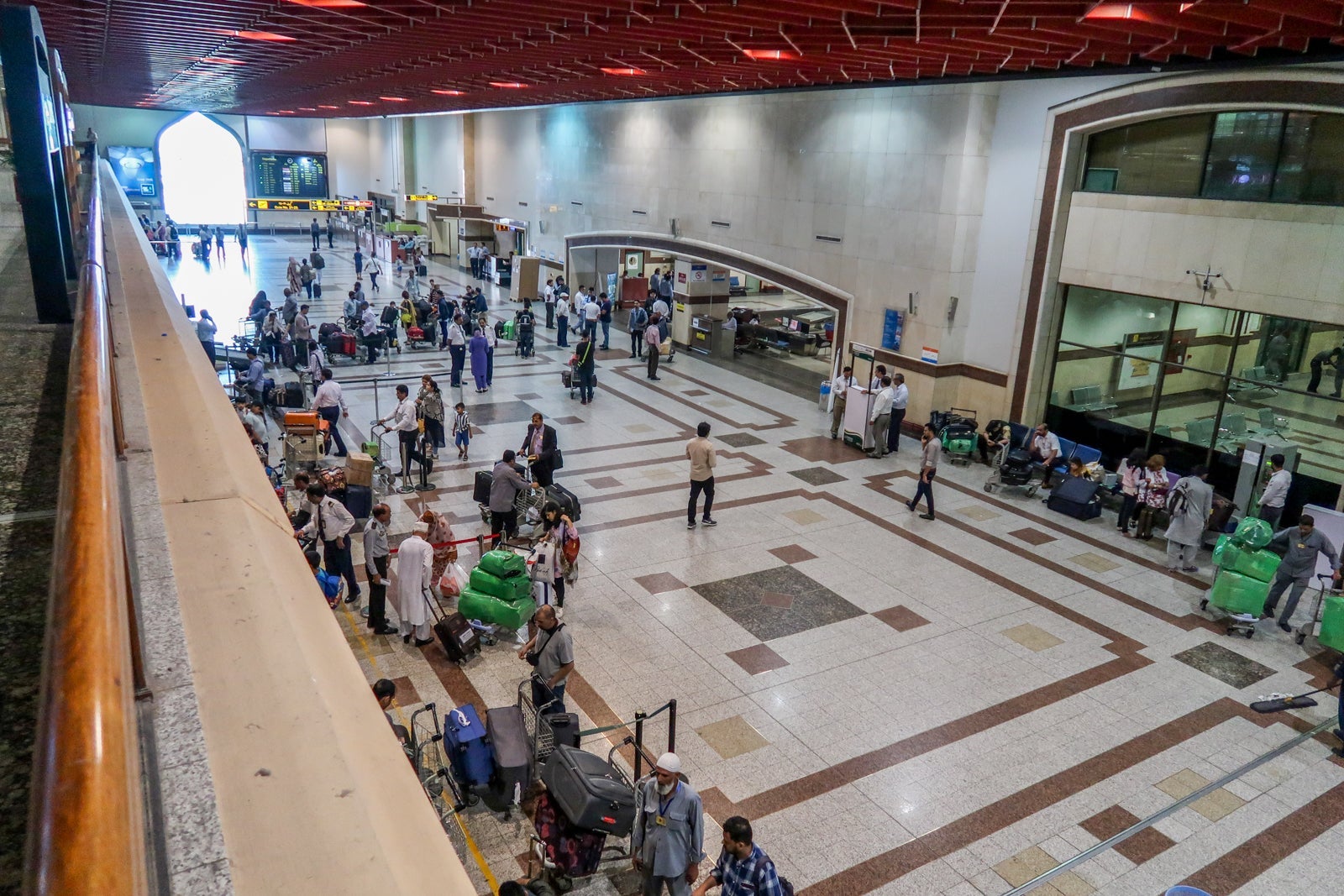 Pakistan International LHE-LHR B772 Business