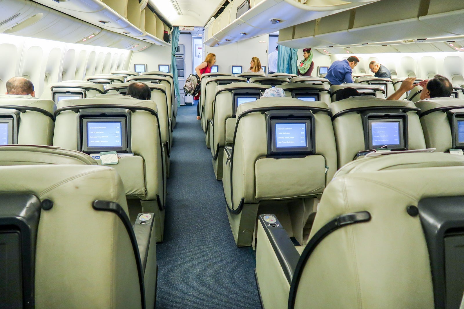 Pakistan International LHE-LHR B772 Business