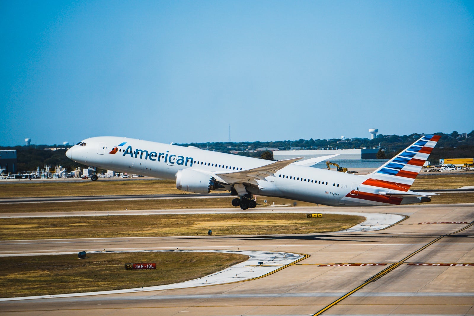 20191028_DFW Airport_American Airlines 787 taking off from DFW_JTGenter