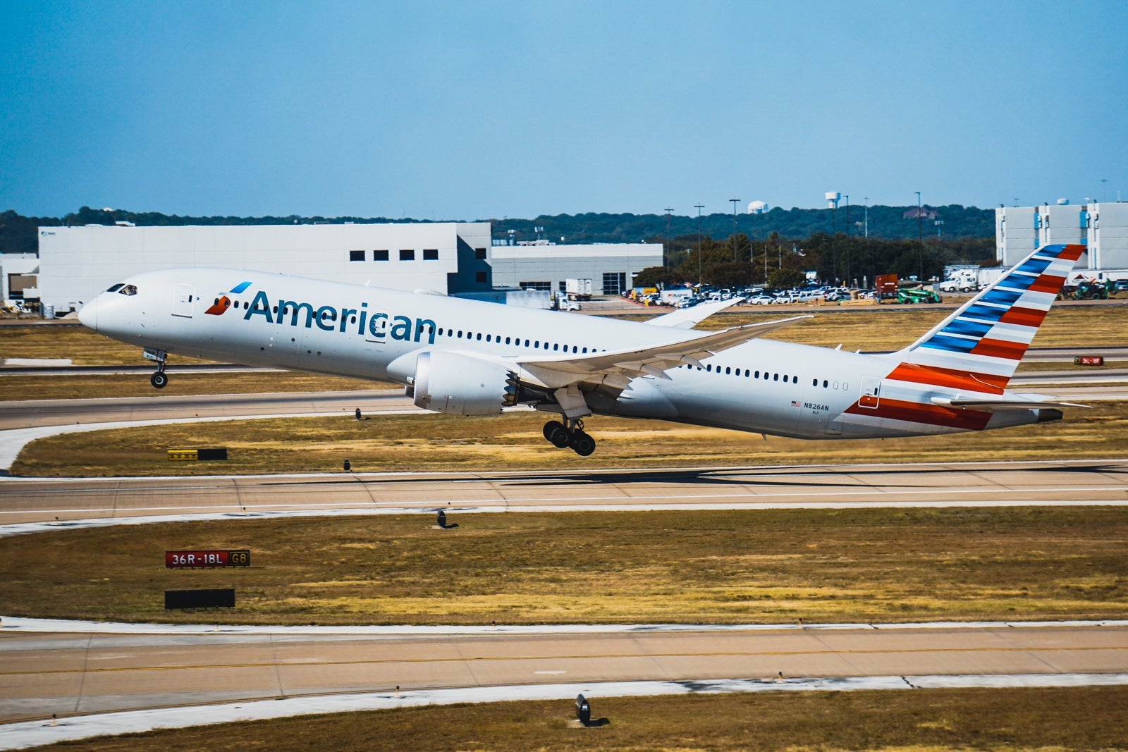 20191028_DFW Airport_American Airlines 788 787-8 taking off from DFW_JTGenter