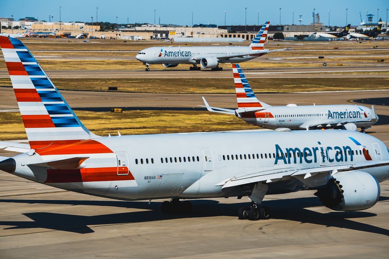 20191028_DFW Airport_American Airlines aircraft on ground in DFW 1_JTGenter