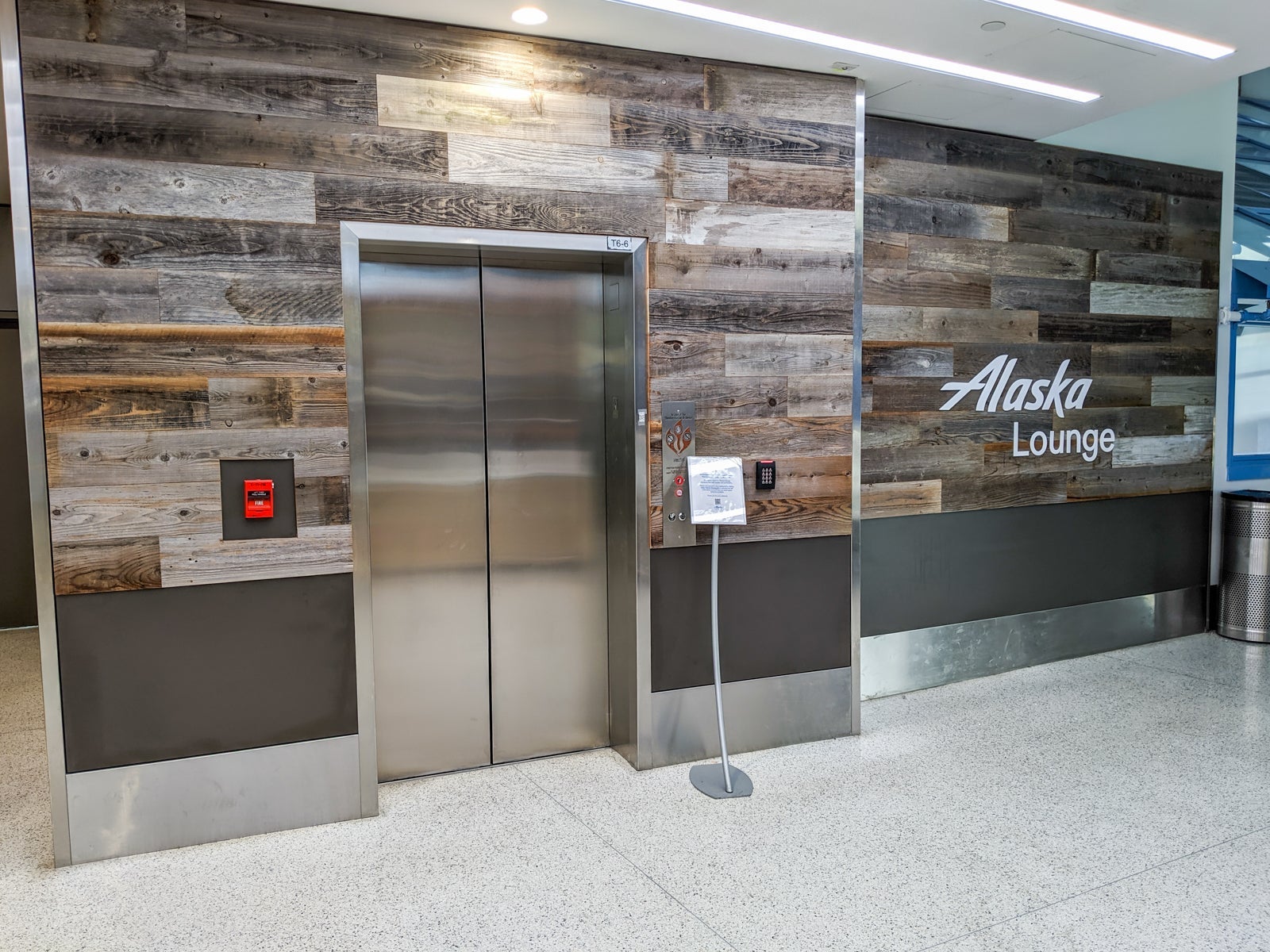 20191104_JetBlue Economy_alaska-lounge-lax-terminal_KGenter