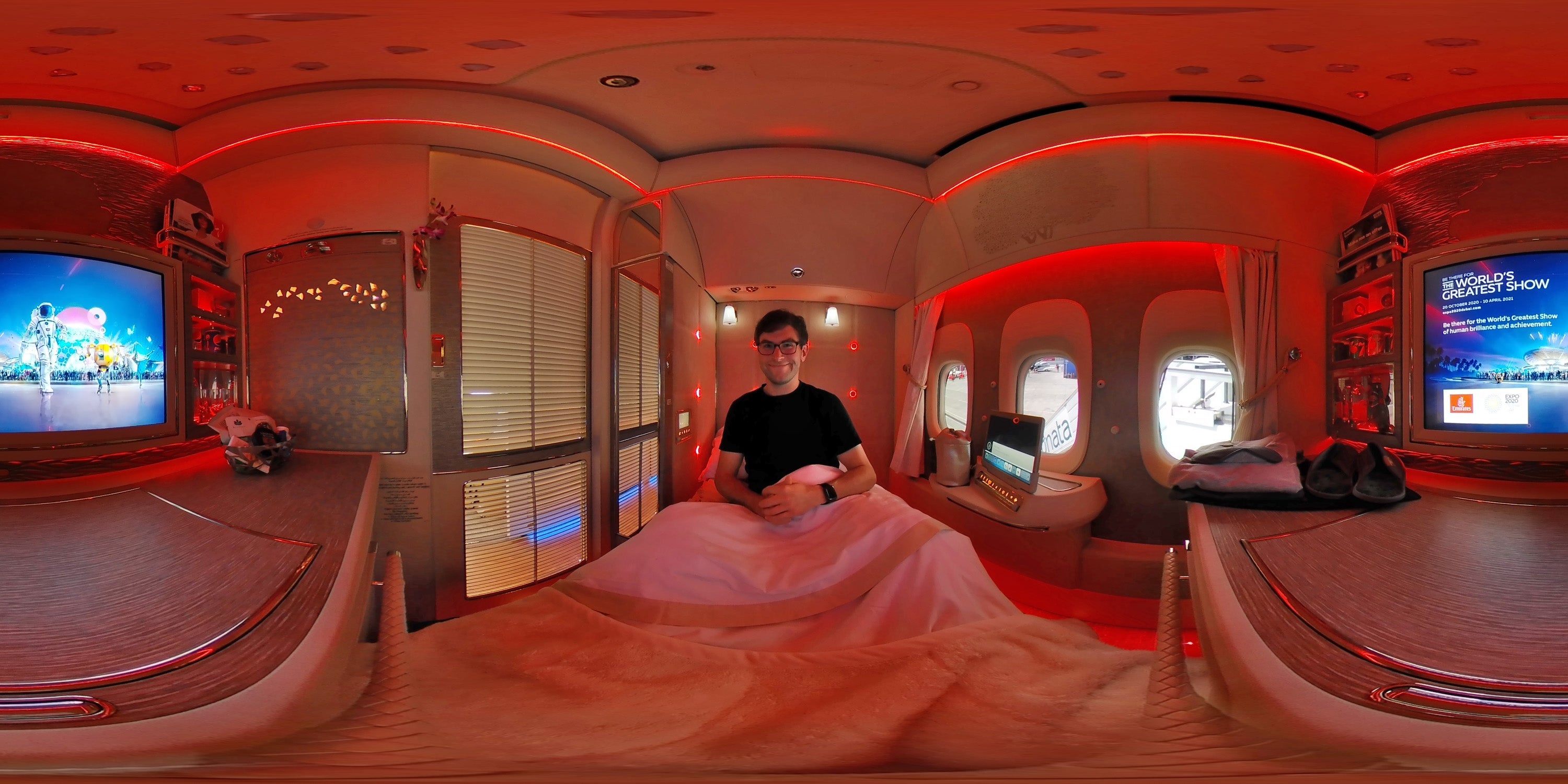 Emirates 777 Suite ZH Ricoh Theta SC2