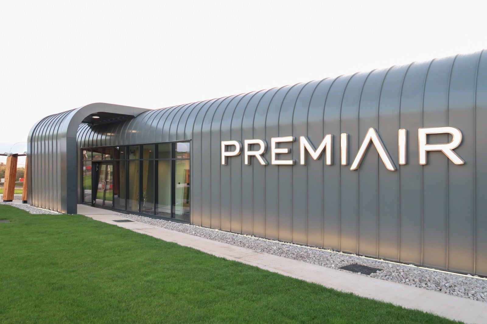 PremiAir-Private-Terminal_Manchester-Airport_Dan-Ross-4