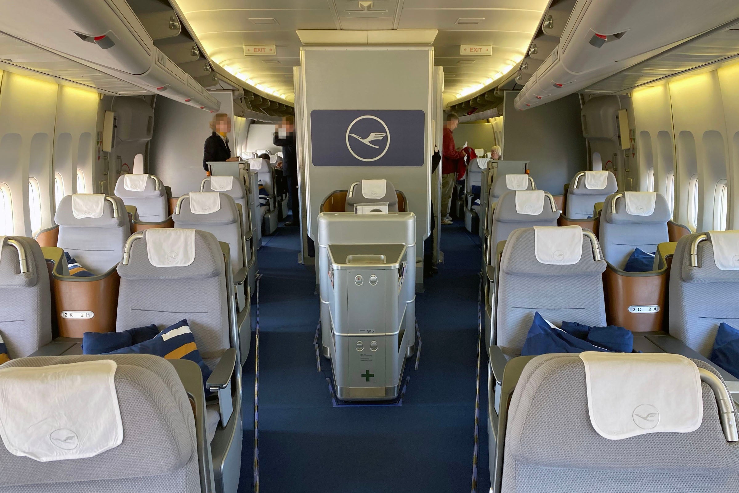 Lufthansa 747 business class SEA-FRA Review ZH