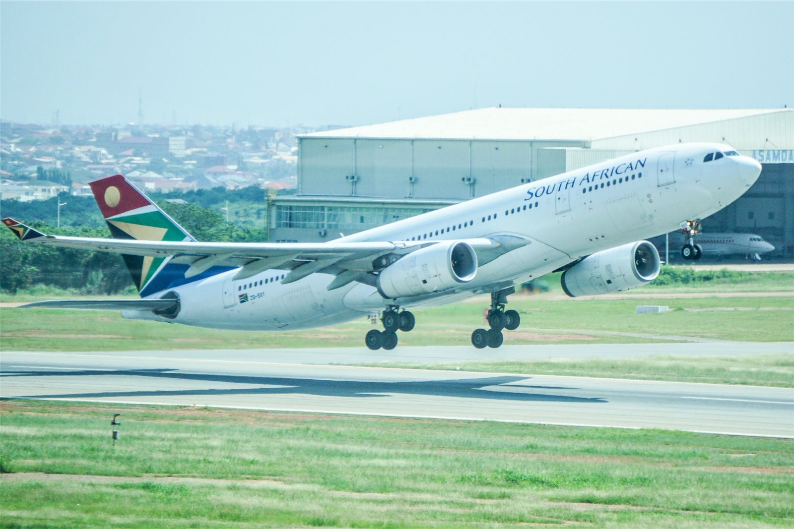 South African Airways A330-200 IAD-ACC-IAD