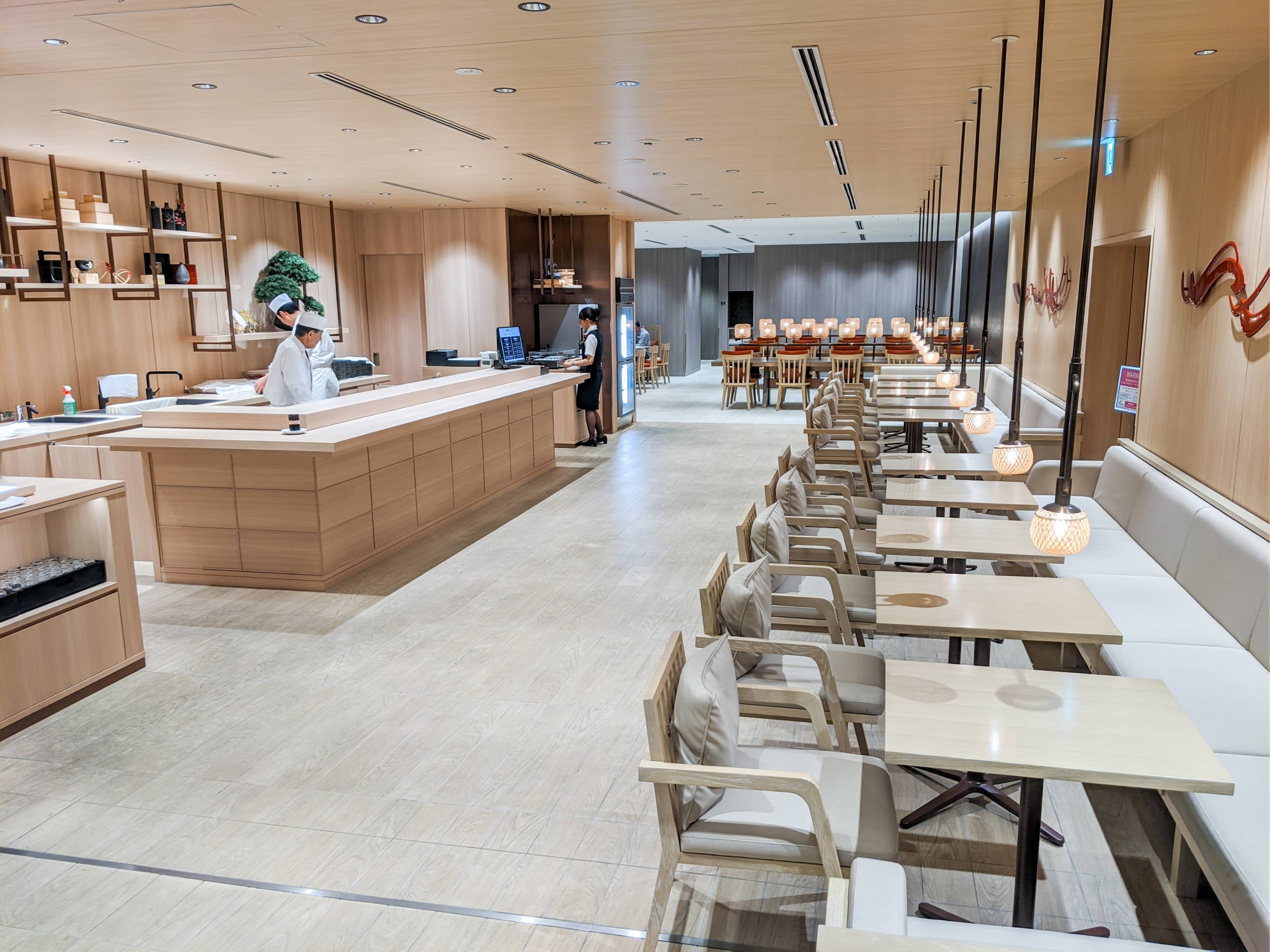 JAL NRT Main First Lounge