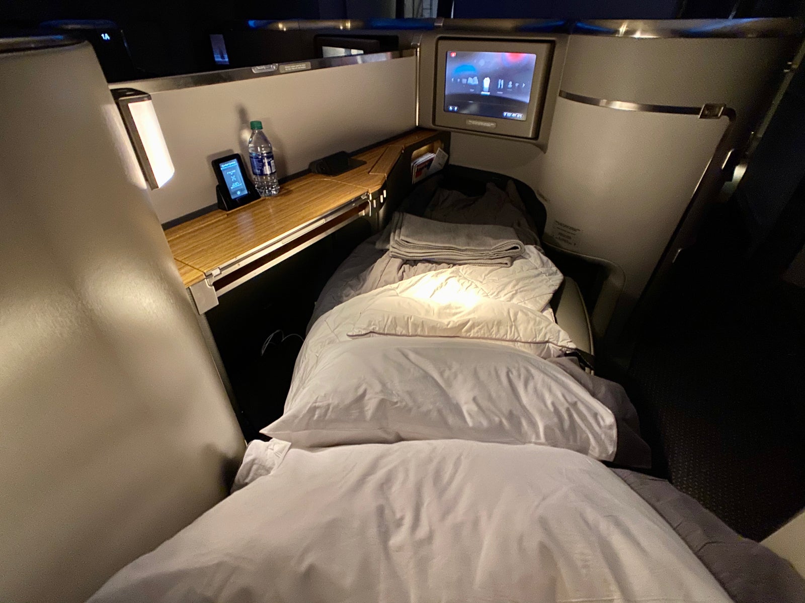 AA_American_Airlines_DFW_HKG_Flagship_First_Dining_Lounge_Boeing_777_Zach_Griff_ZGriff - 116