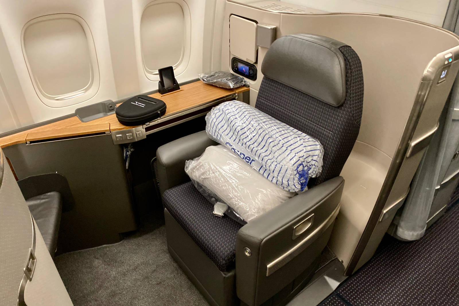 AA_American_Airlines_DFW_HKG_Flagship_First_Dining_Lounge_Boeing_777_Zach_Griff_ZGriff - 61