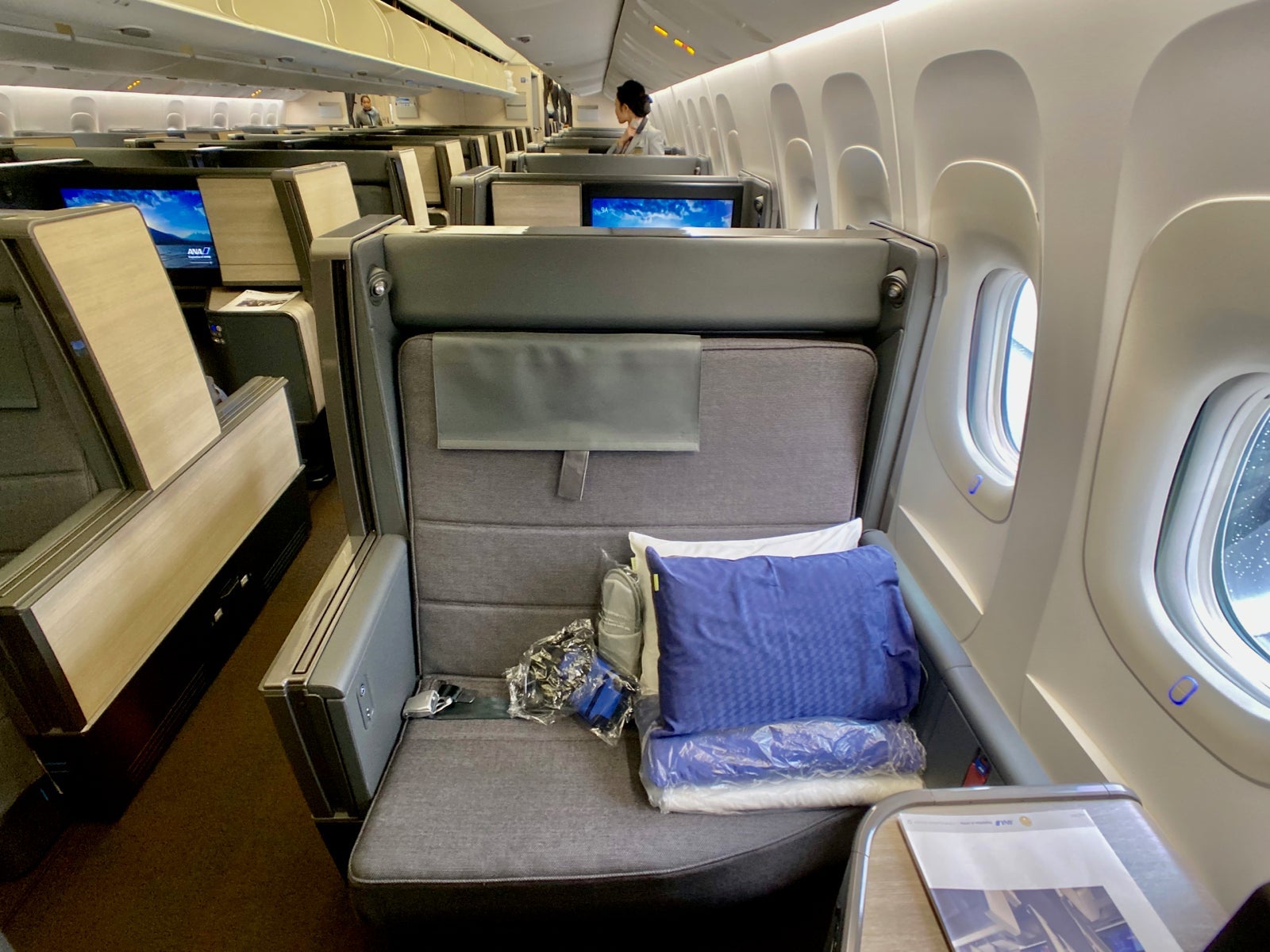 ANA_777_New_Business_Class_The_Room_Zach_Griff_ZGriff - 30