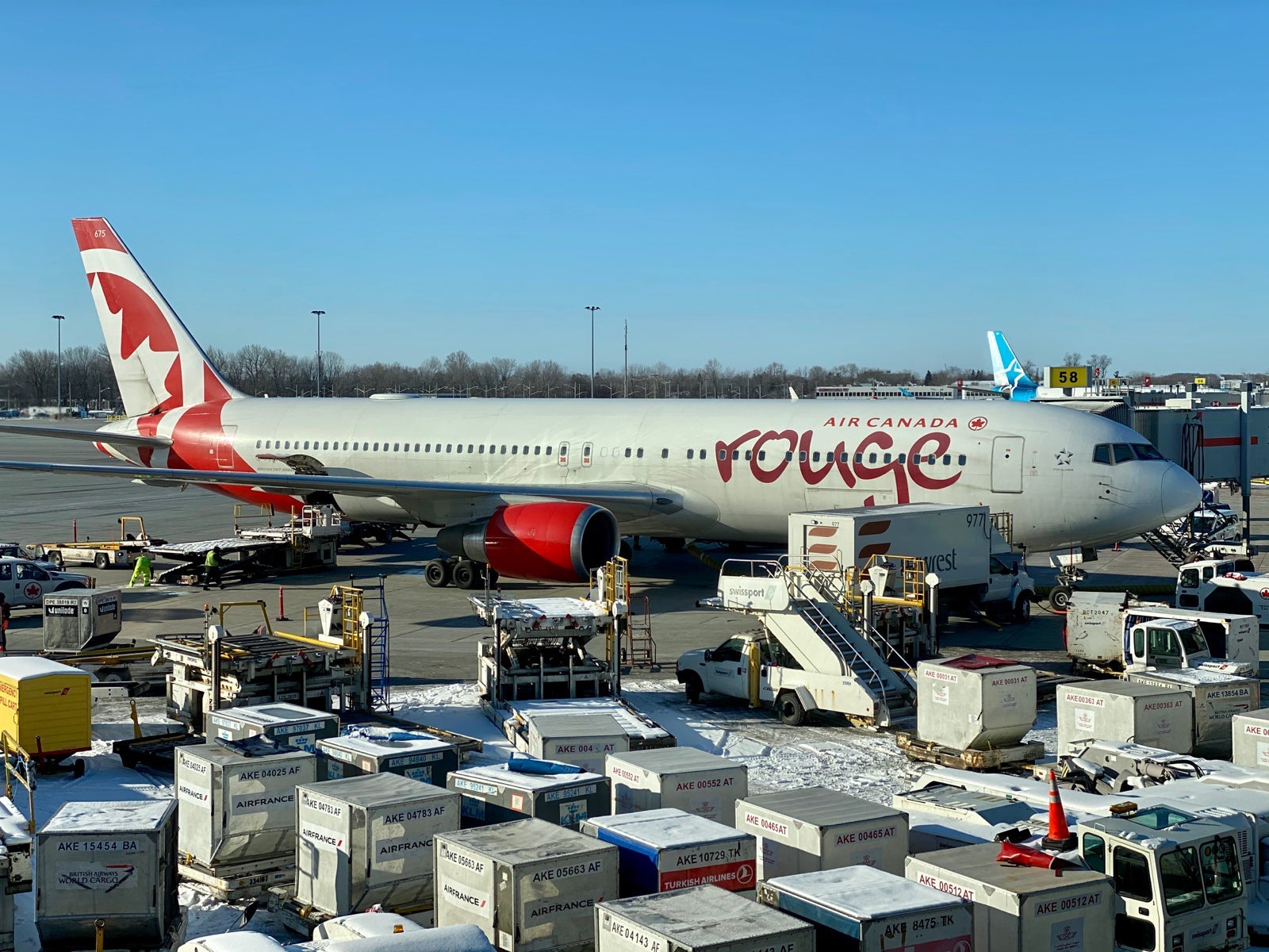 Air_Canada_Rouge_Boeing_767_Premium_Class_Zach_Griff_ZGriff - 15