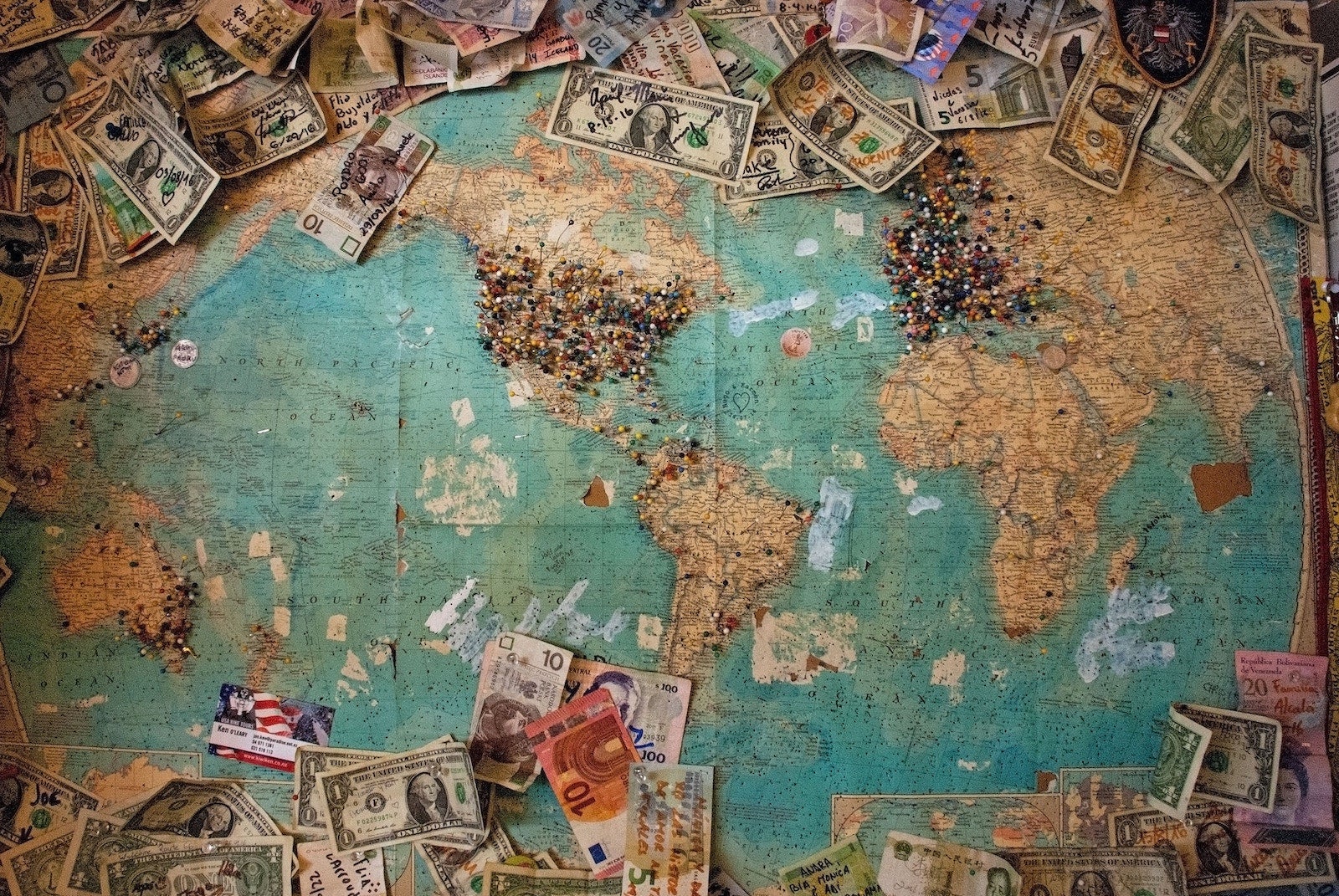 Currency_christine-roy-unsplash
