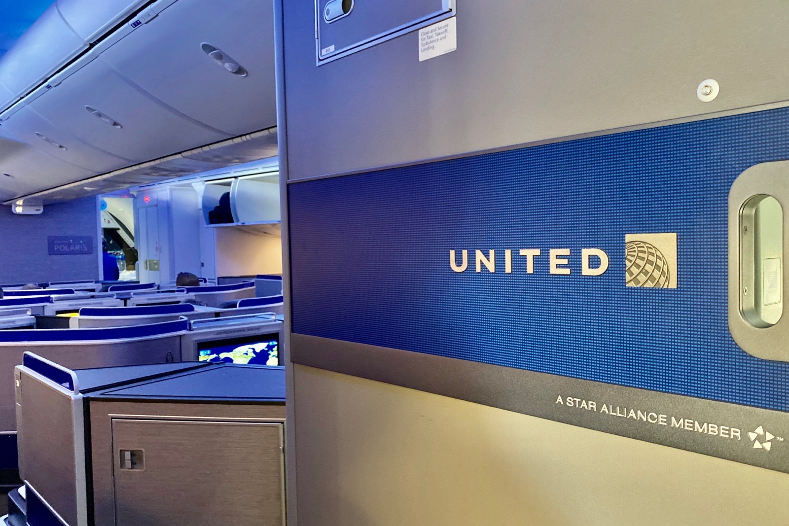 United_Boeing_787_8_Polaris_Premium_Plus_Retrofit_Zach_Griff_ZGriff - 38