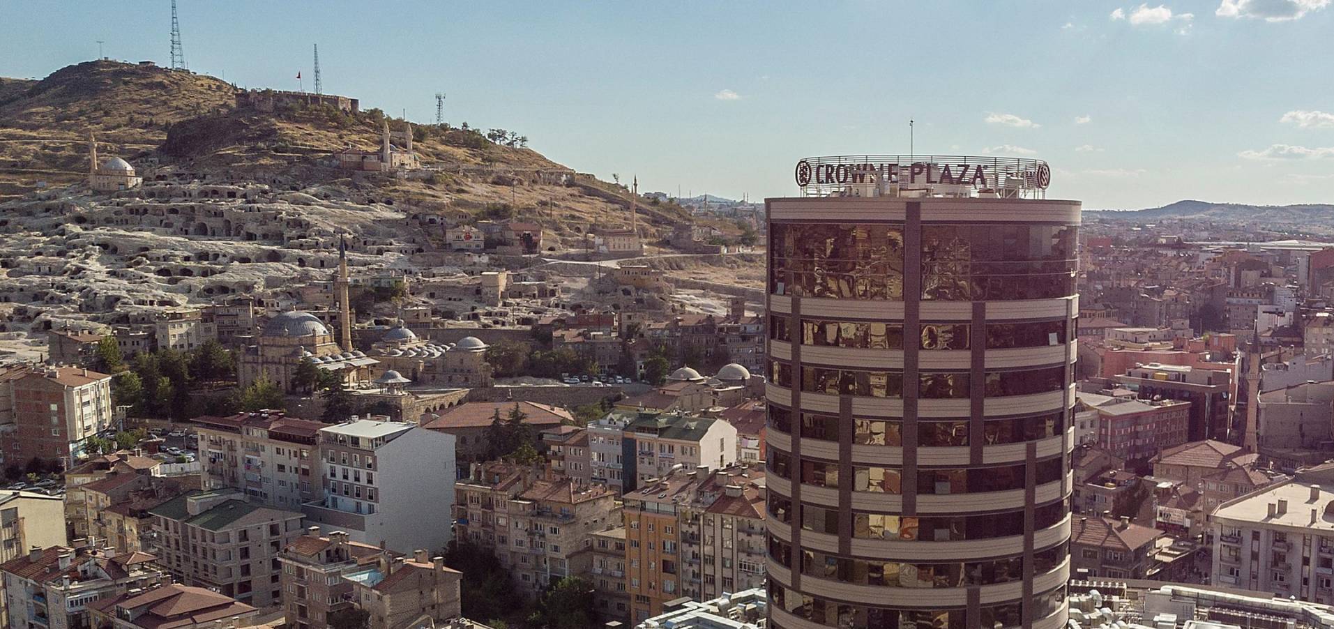 crowne-plaza-nevşehir-5663049070-2x1