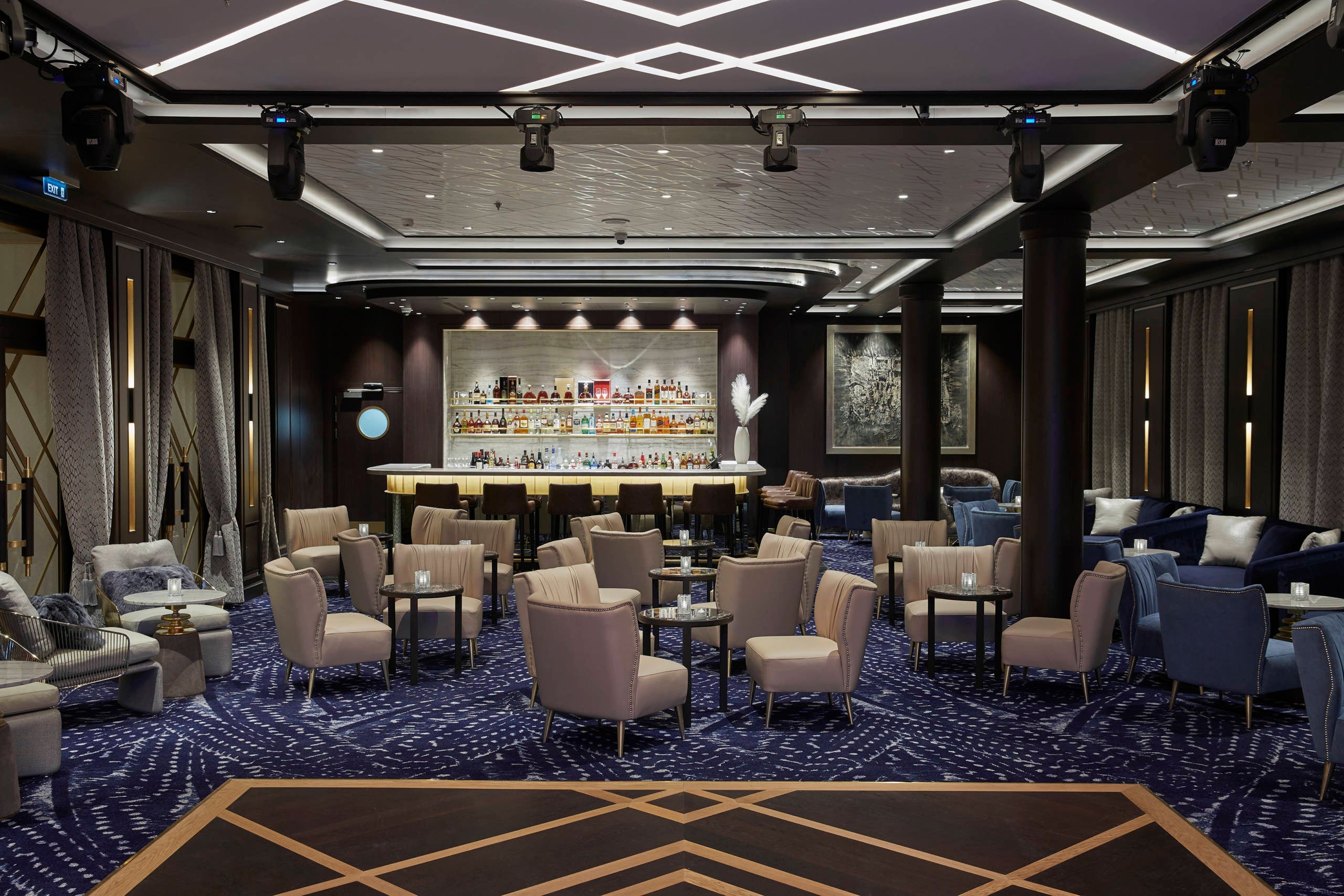 Seven Seas Splendor Lounge