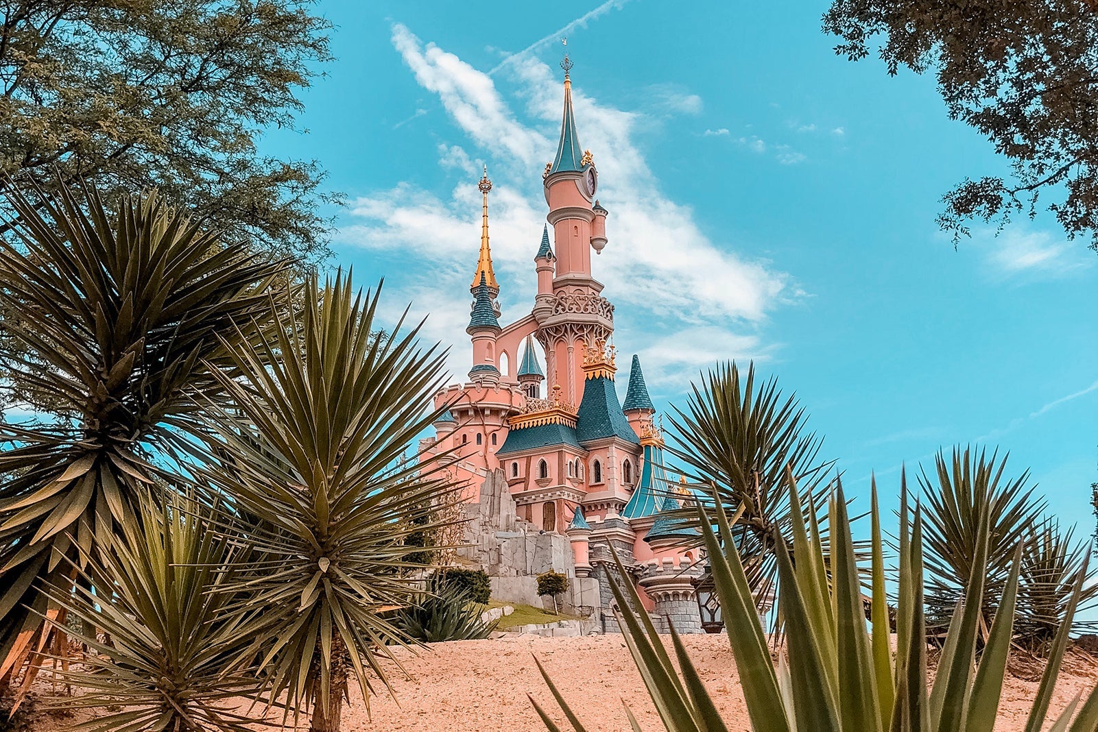 disneyland Paris Feature_nicola-ricca-723596-unsplash