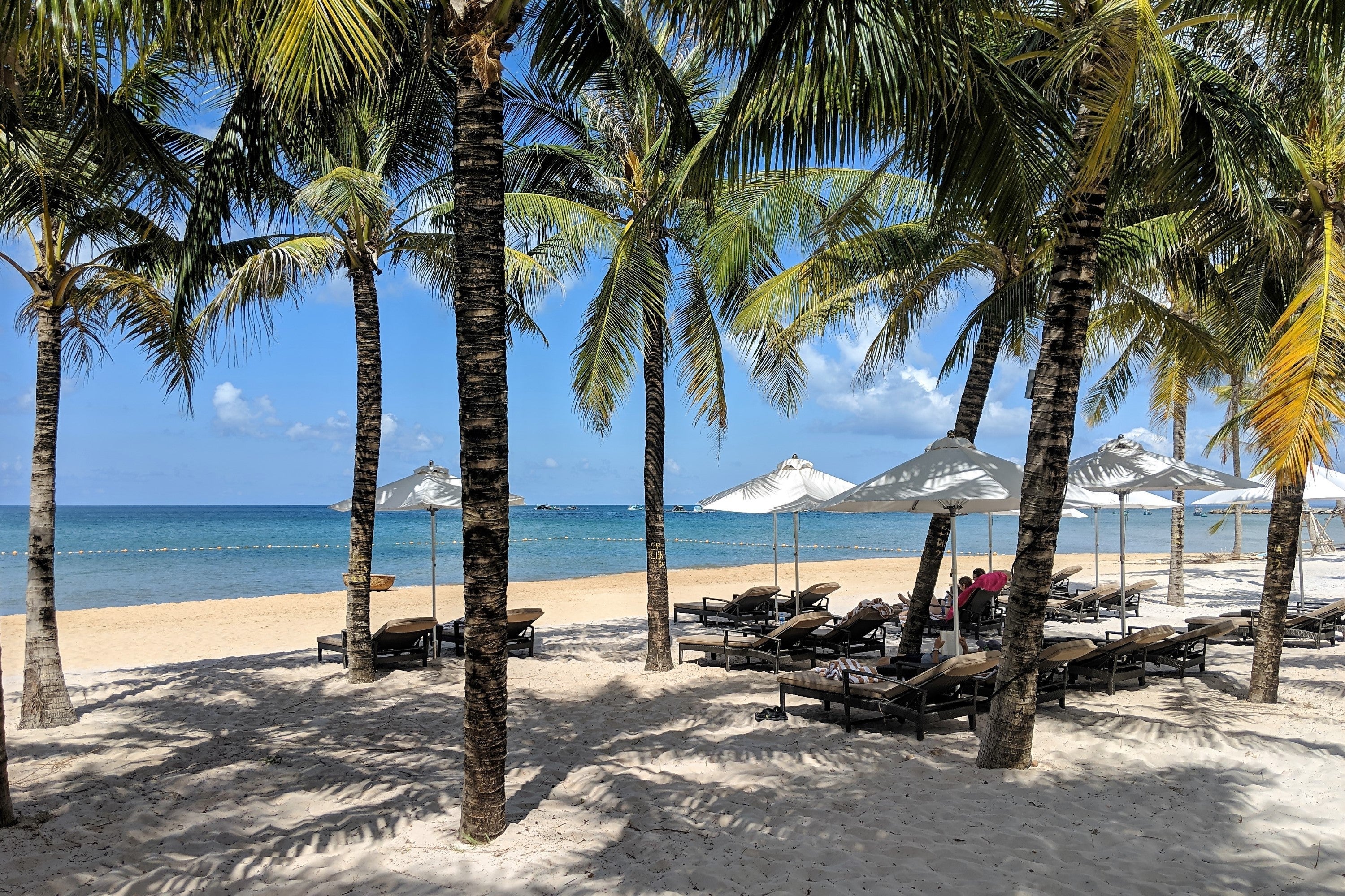 intercontinental-phu-quoc-beach-chairs