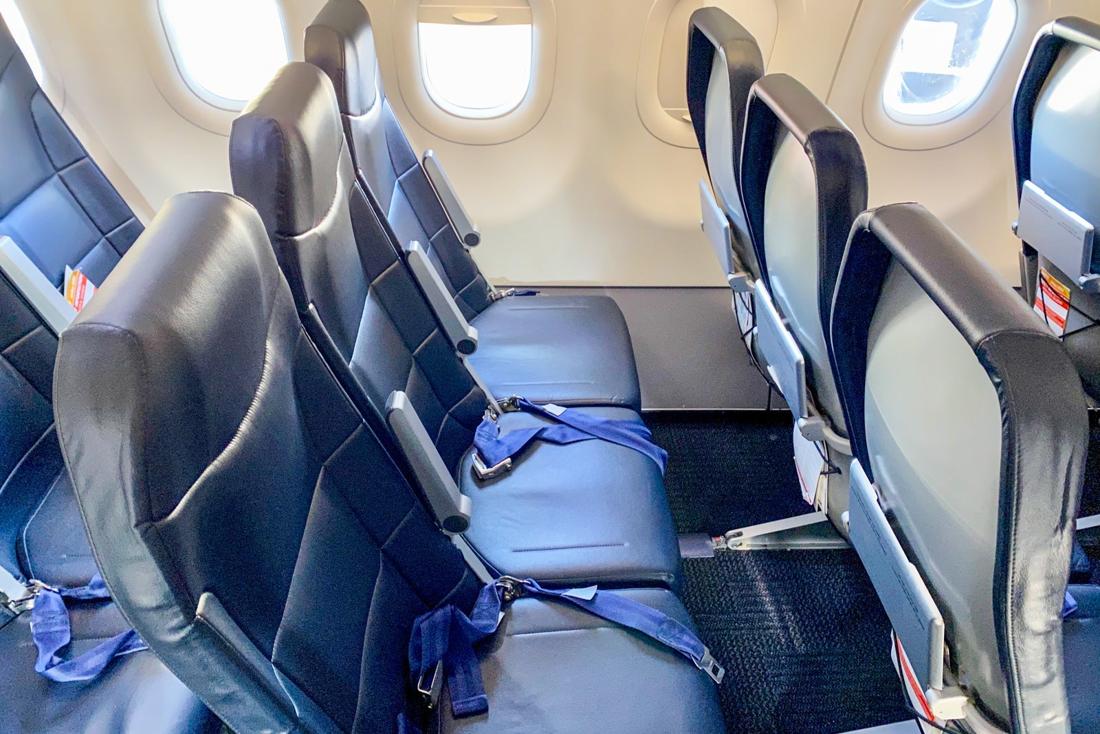 Spirit A321neo Economy LGA-FLL