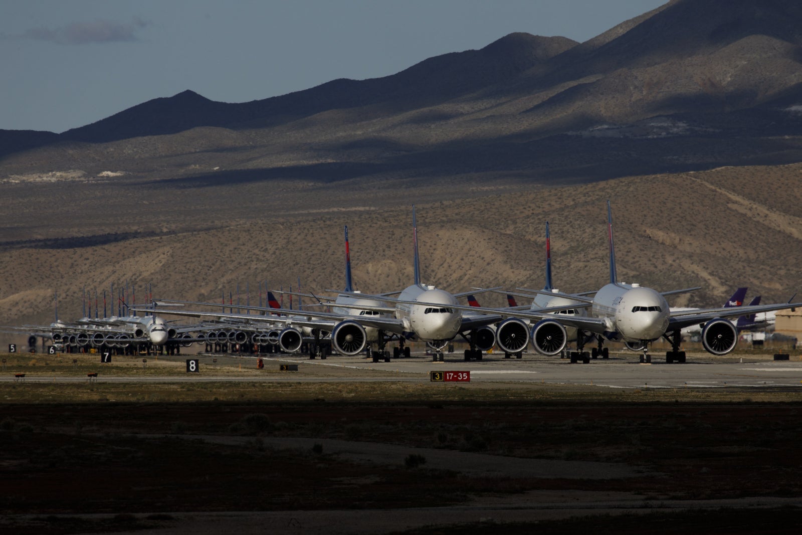 Delta To Park Half Of Fleet On $2 Billion Sales Drop