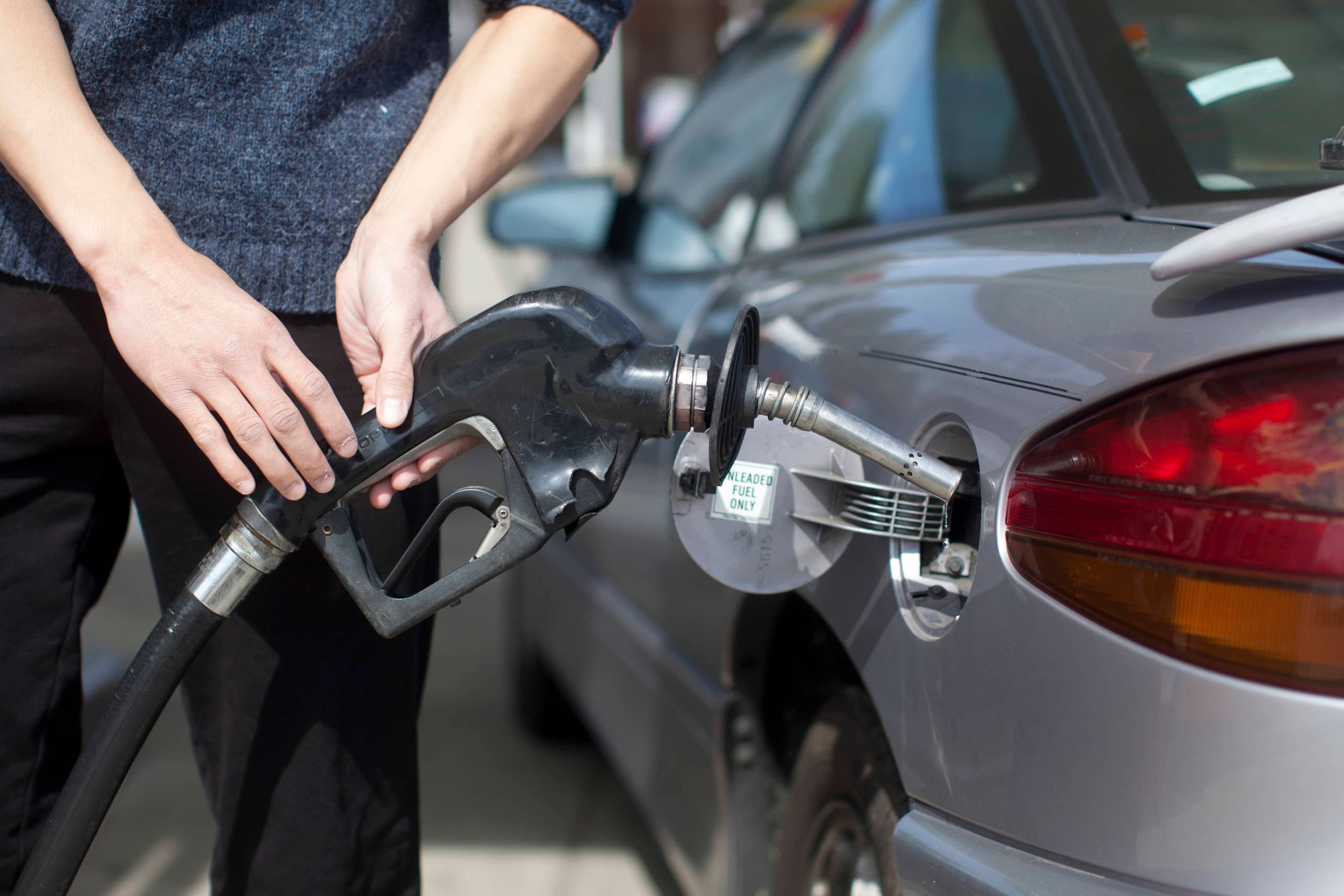 Consumer Confidence Falls On Surging Gasoline Prices