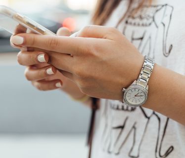 Phone_paul-hanaoka-unsplash