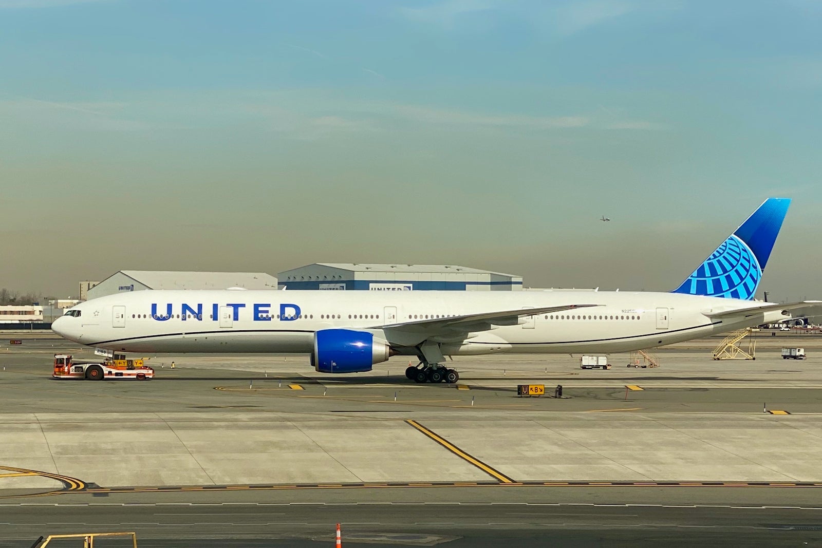United Boeing 777 Zach Griff - 1