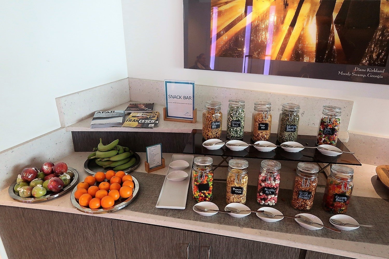 the-club-at-atl-lounge-premium-snacks