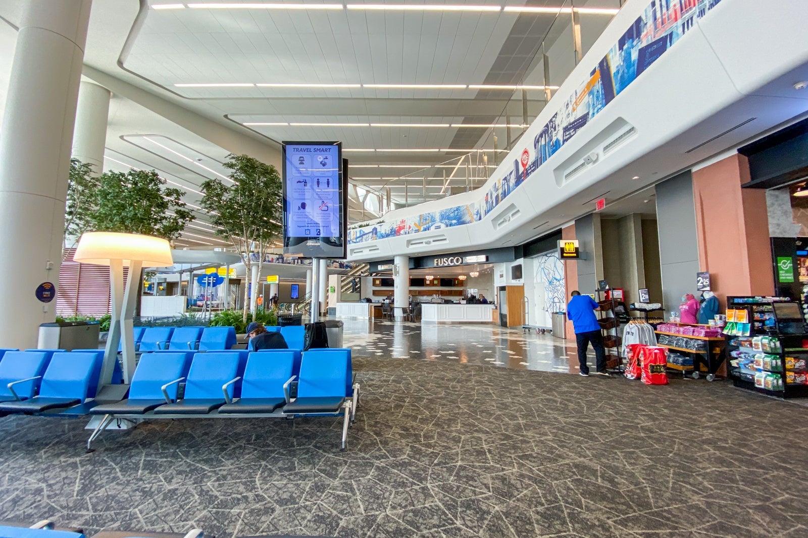 20200622_LGA New Renovations_Looking backwards from new United gates_AKunesh