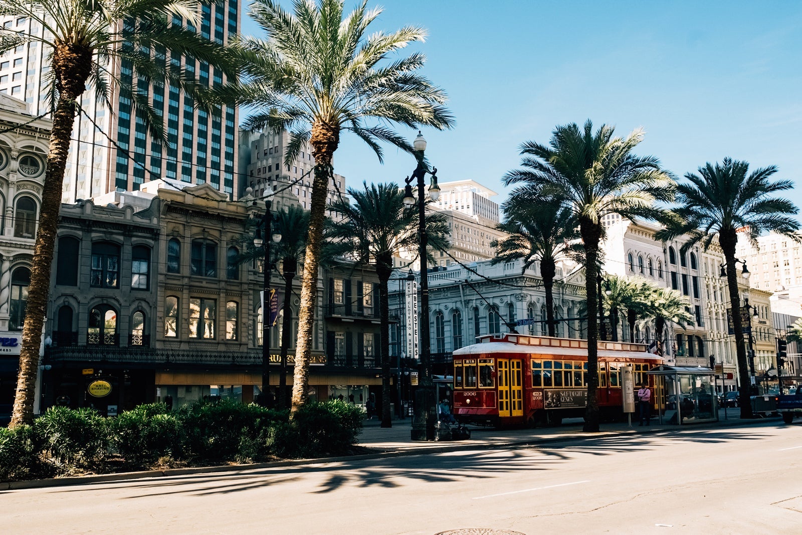 Busy street life in downtown New Orleans