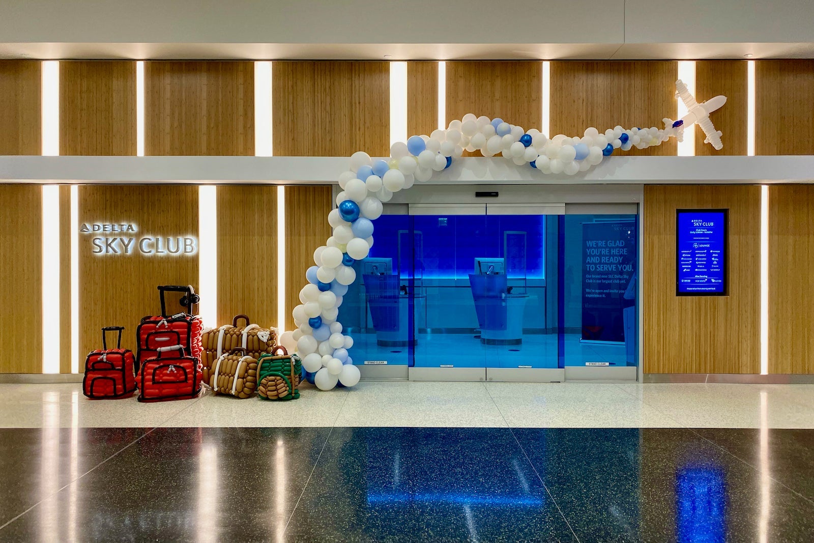 Delta Sky Club Salt Lake City SLC Zach Griff - 2 (1)