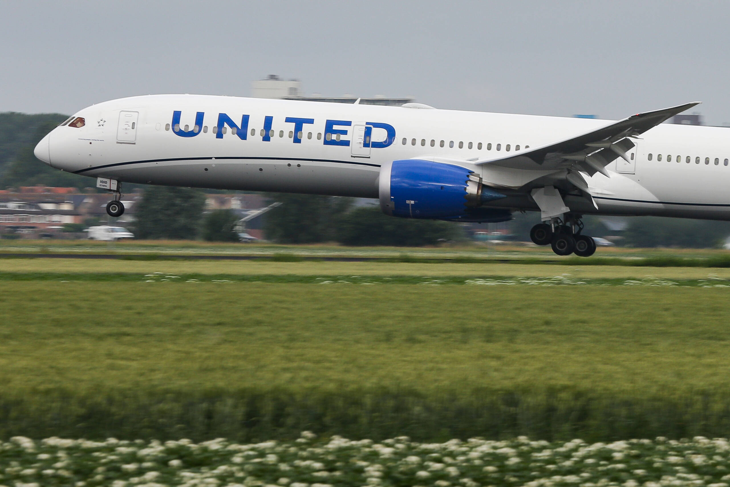United Airlines Boeing 787-10