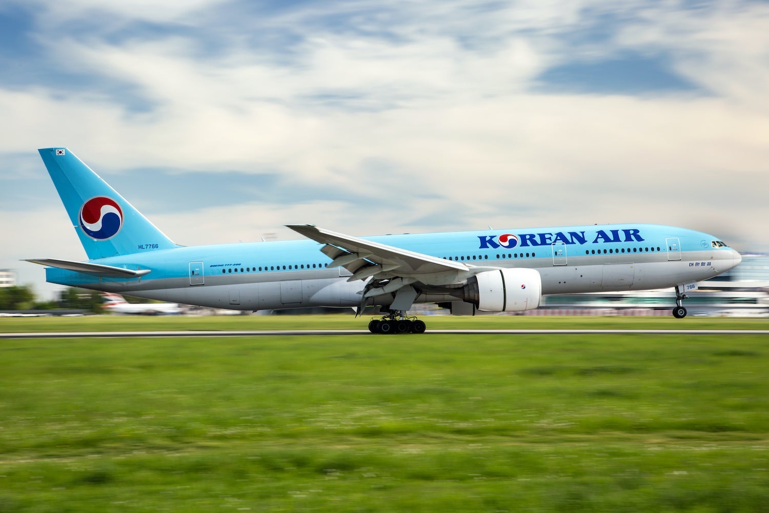 Korean Airlines 777 at PRG Airport