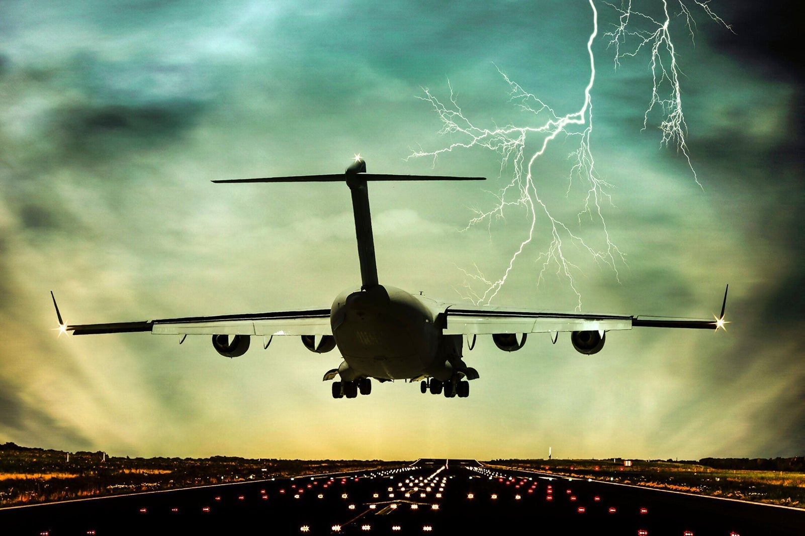 Plane-Lightning_guvendemir