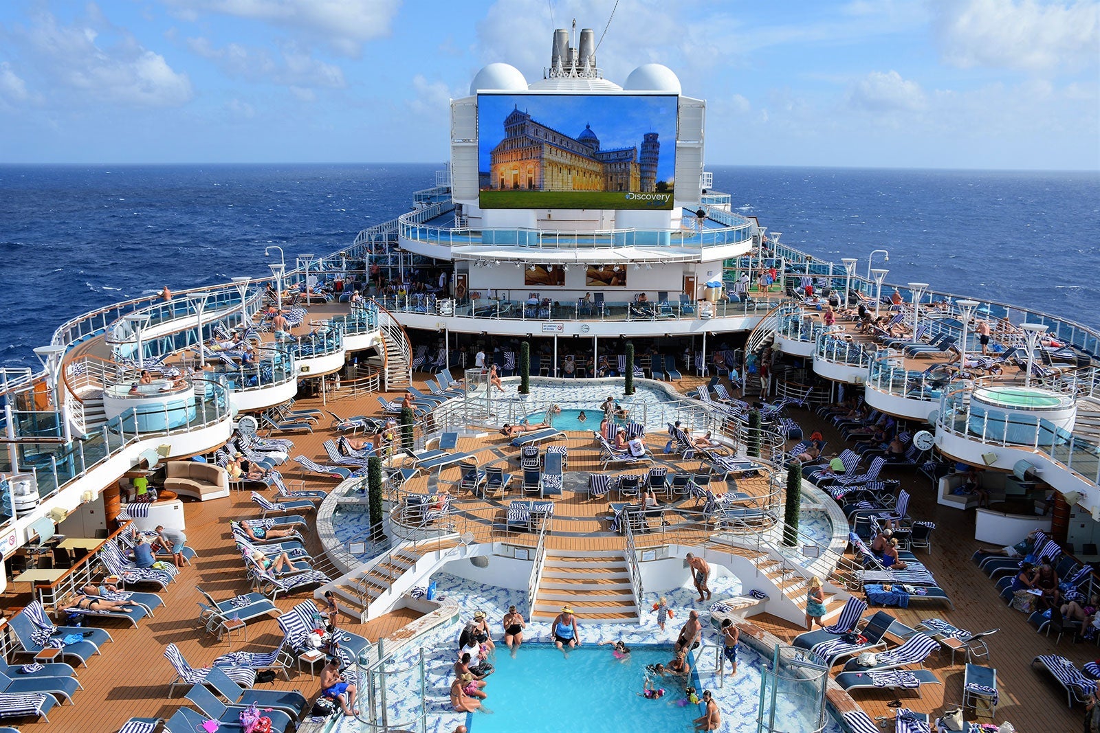 cruise-ship-pool-deck-lido-deck