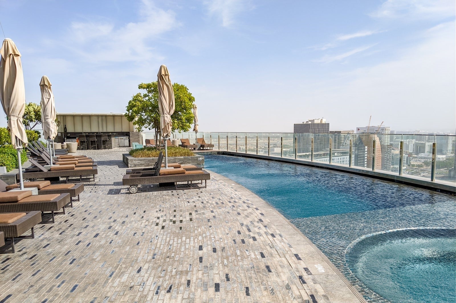 20191125_Hyatt-Andaz-Capital-Gate-Abu-Dhabi_KGenter_pool-3-cropped