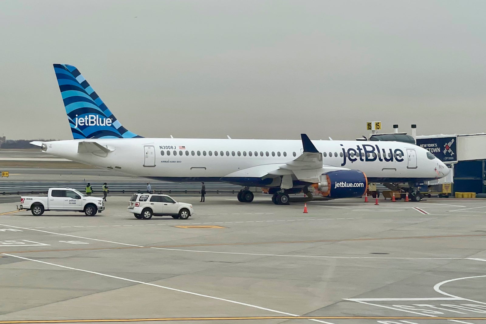 JetBlue Airbus A220-300 Zach Griff - 43