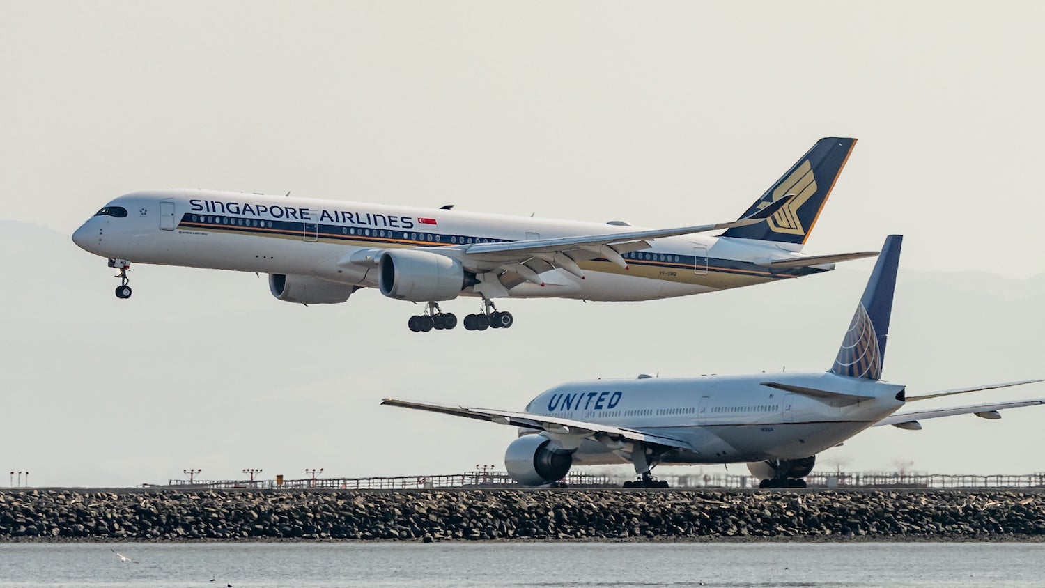 United and Singapore Planes at SFO