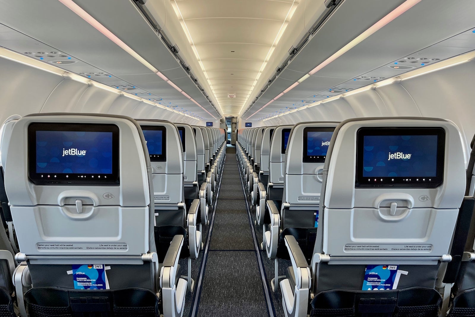 JetBlue A321neo A321LD Economy Coach Zach Griff - 25