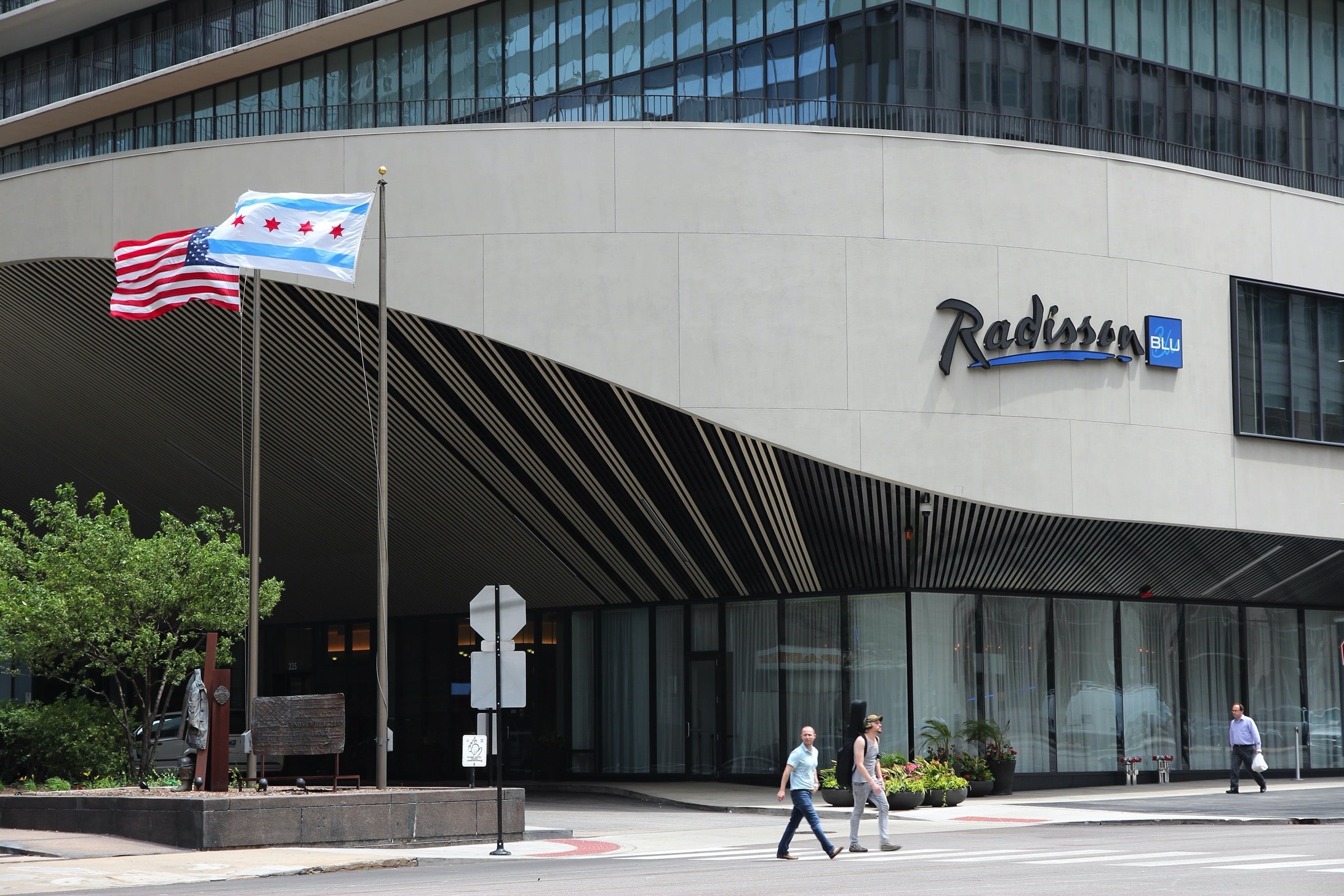 Radisson Blu Chicago exterior