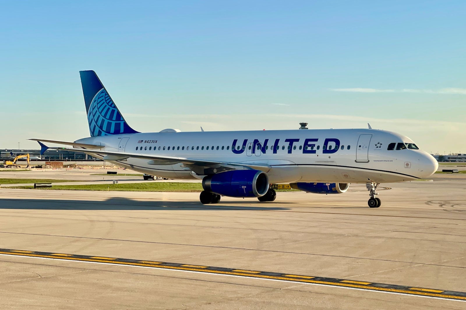 United Airbus A320 new livery Chicago Zach Griff