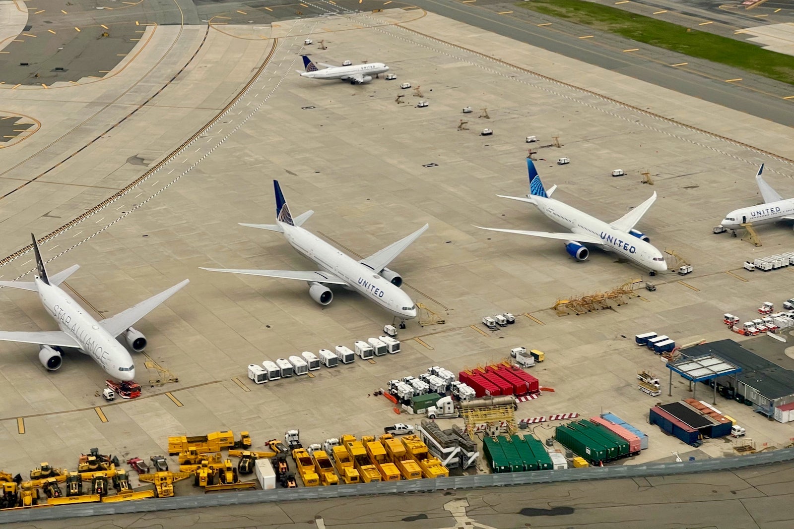 United Parked Wide-body Jets Newark EWR Zach Griff - 1
