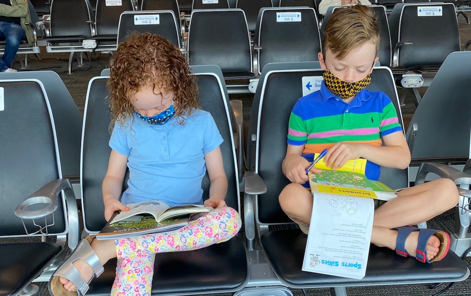 bahamas-twins-at-airport-feat