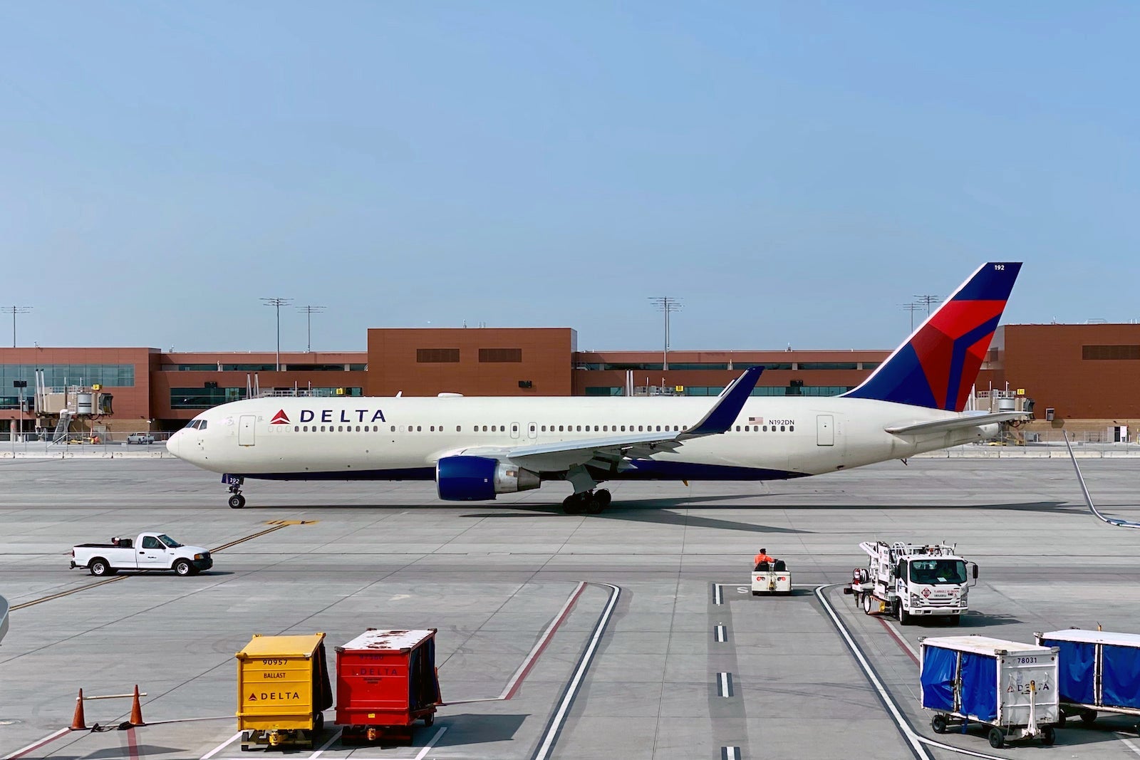 20200922_Delta-planes-SLC-Zach-Griff-6-1