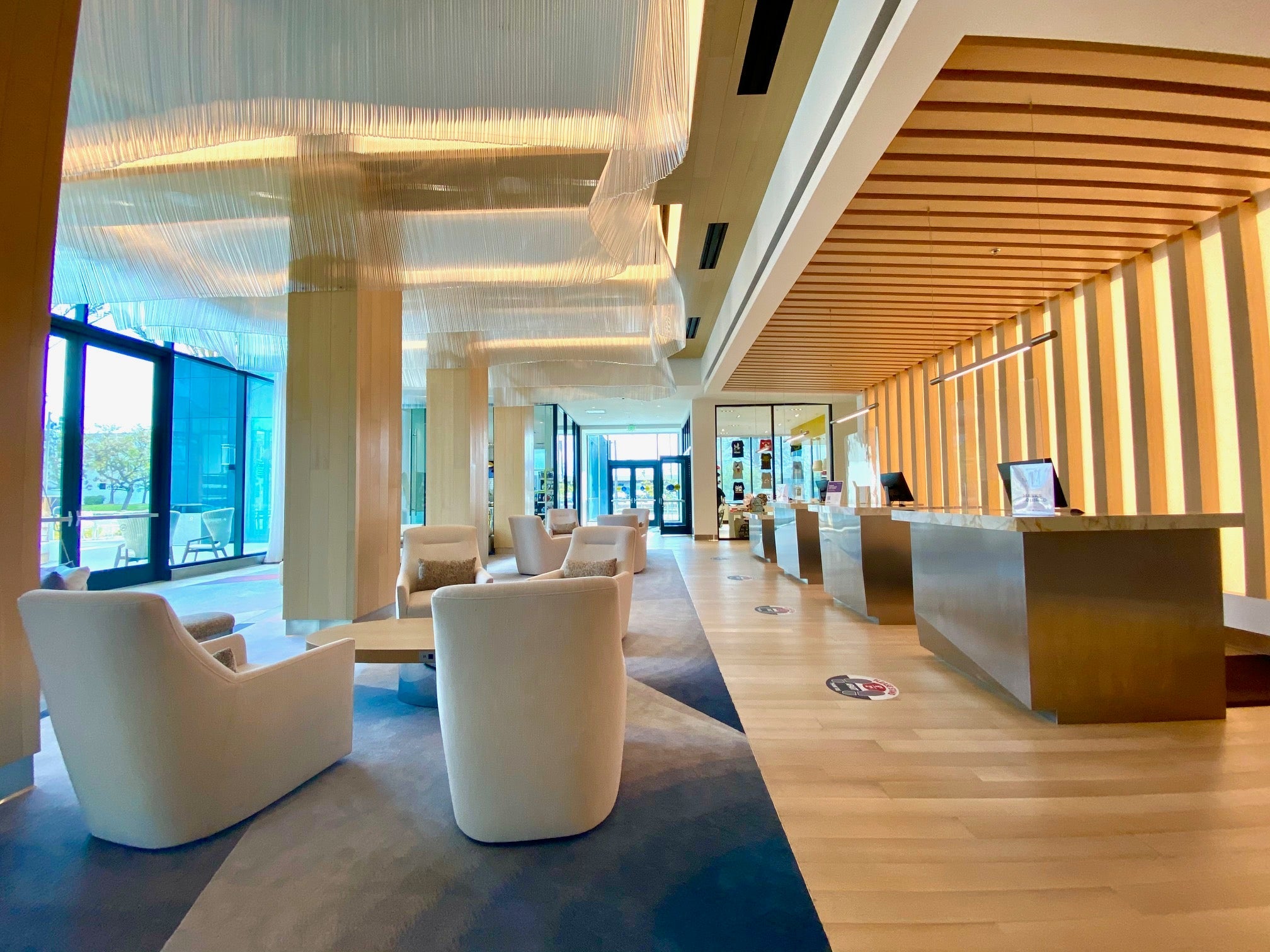 Radisson Blu Anaheim lobby