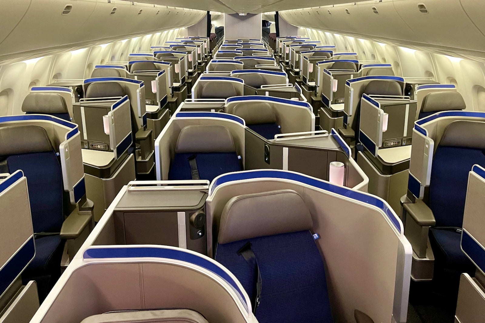 United Airlines Boeing 767-300 High J LAX JFK Zach Griff - 41Polaris