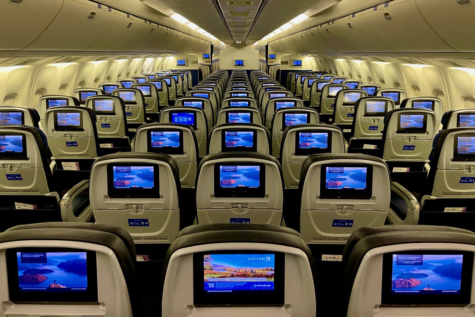 United Airlines Boeing 767-300 High J LAX JFK Zach Griff - 72Coach